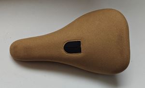 Obrazek SIODŁO BMX pivotal zamsz  jasny brąz ( (ślady magazynowania)